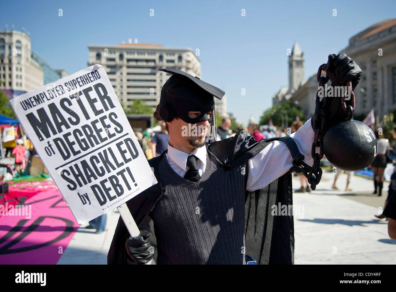Un non ben identificato i manifestanti si raccolgono in American Plaza a Washington DC, 6 ottobre 2011. Manifestanti hanno tenuto il loro segno dalla Wall Street proteste in New York, sono state proteste di staging intorno agli Stati Uniti. © Mannie Garcia Foto Stock