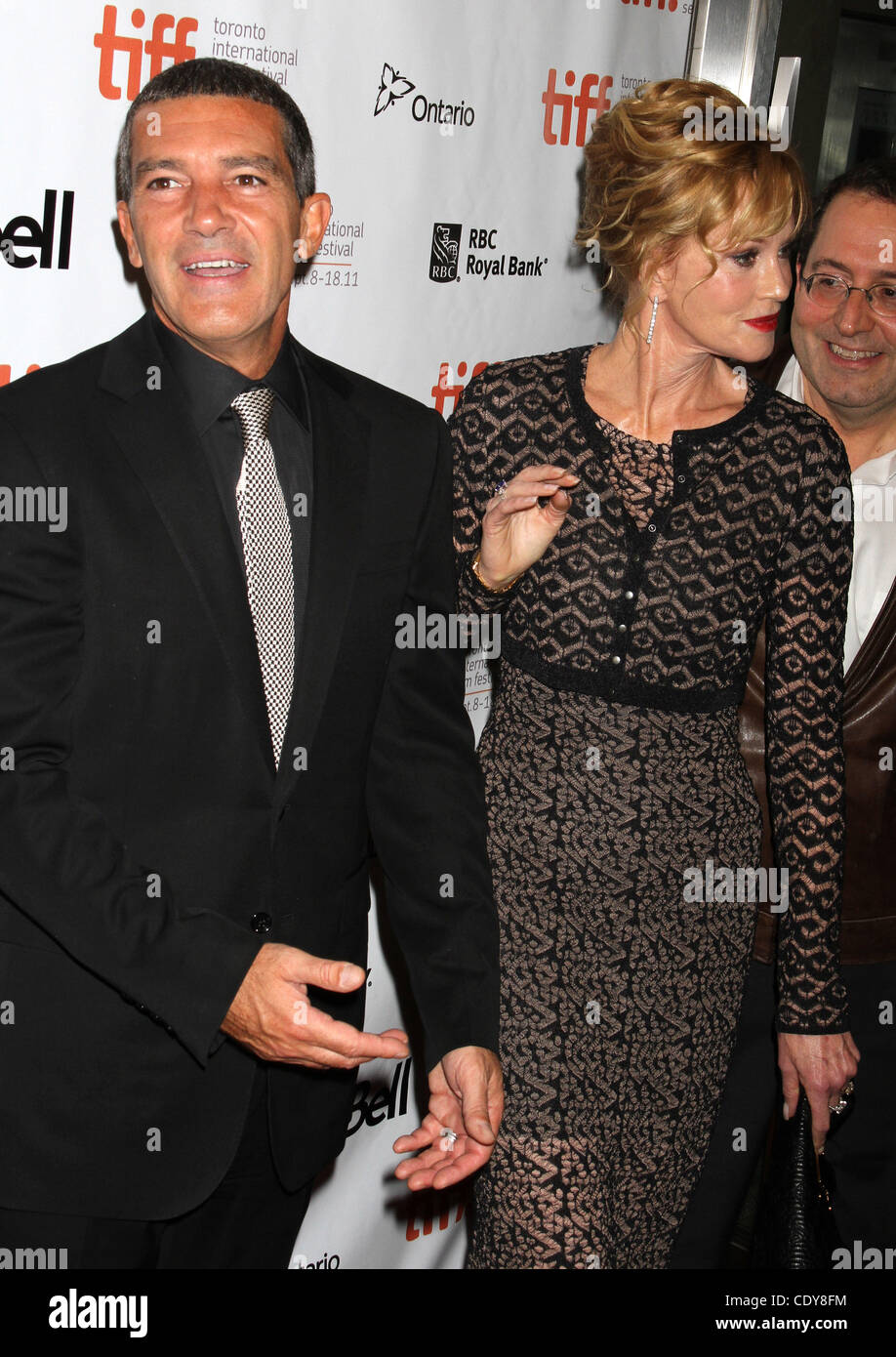 Sett. 11, 2011 - Toronto, ON, Canada - Antonio Banderas con Melanie Griffith al 'pelle io vivo nell' premiere al 2011 Toronto International Film Festival. (Credito Immagine: © Dan Herrick/ZUMAPRESS.com) Foto Stock