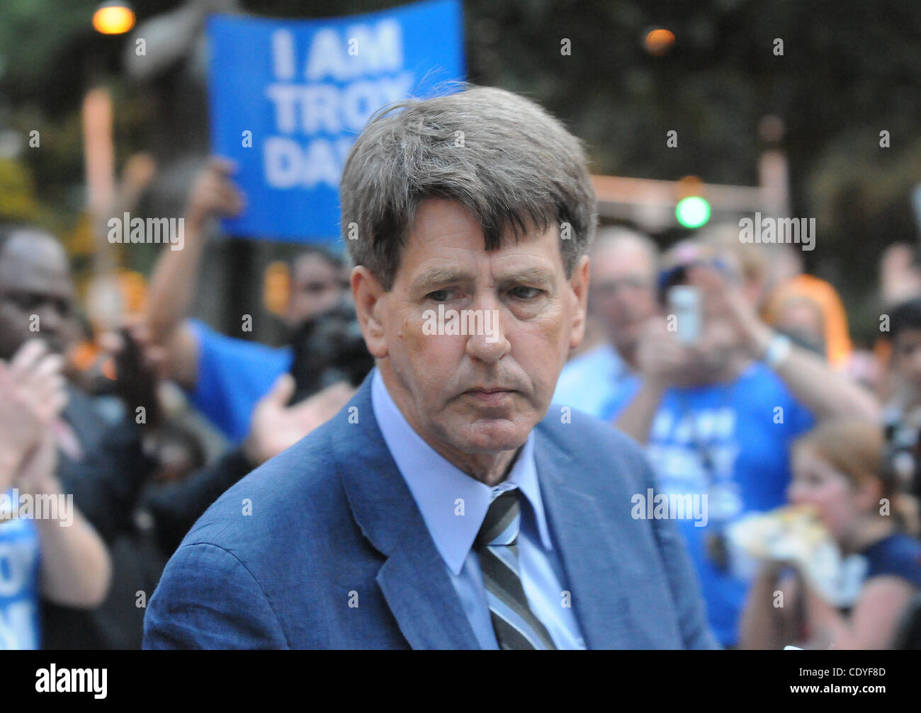 Sett. 20, 2011 - Atlanta, GA, Stati Uniti - Larry Cox, Direttore esecutivo di Amnesty Internazionale USA, mette in pausa mentre si parla di manifestanti che chiedevano la Georgia di funzionari statali per fermare l'esecuzione pianificata di condannati killer Troy Davis presso il Campidoglio in Atlanta, Georgia, Martedì, Settembre 20, Foto Stock