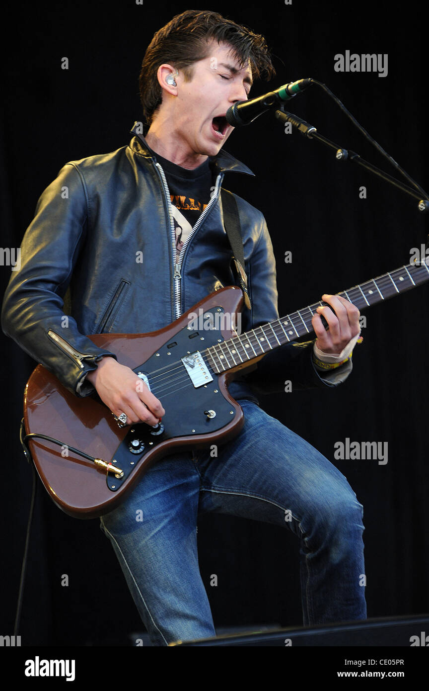 Aug 13, 2011 - San Francisco, California, Stati Uniti d'America - cantante / chitarrista ALEX TURNER della band Arctic Monkeys suona dal vivo come parte del 2011 al di fuori di terre Music Festival che si svolge al Golden Gate Park. I tre giorni del festival si richiamano migliaia di appassionati di vedere una varietà di artista su sei Foto Stock
