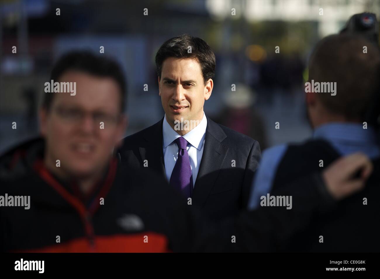 Sett. 27, 2011 - Liverpool, in Inghilterra, Regno Unito - leader laburista ED MILIBAND arriva al Partito laburista Conferenza dell'ACC di Liverpool. (Credito Immagine: © Mark Makela/ZUMAPRESS.com) Foto Stock