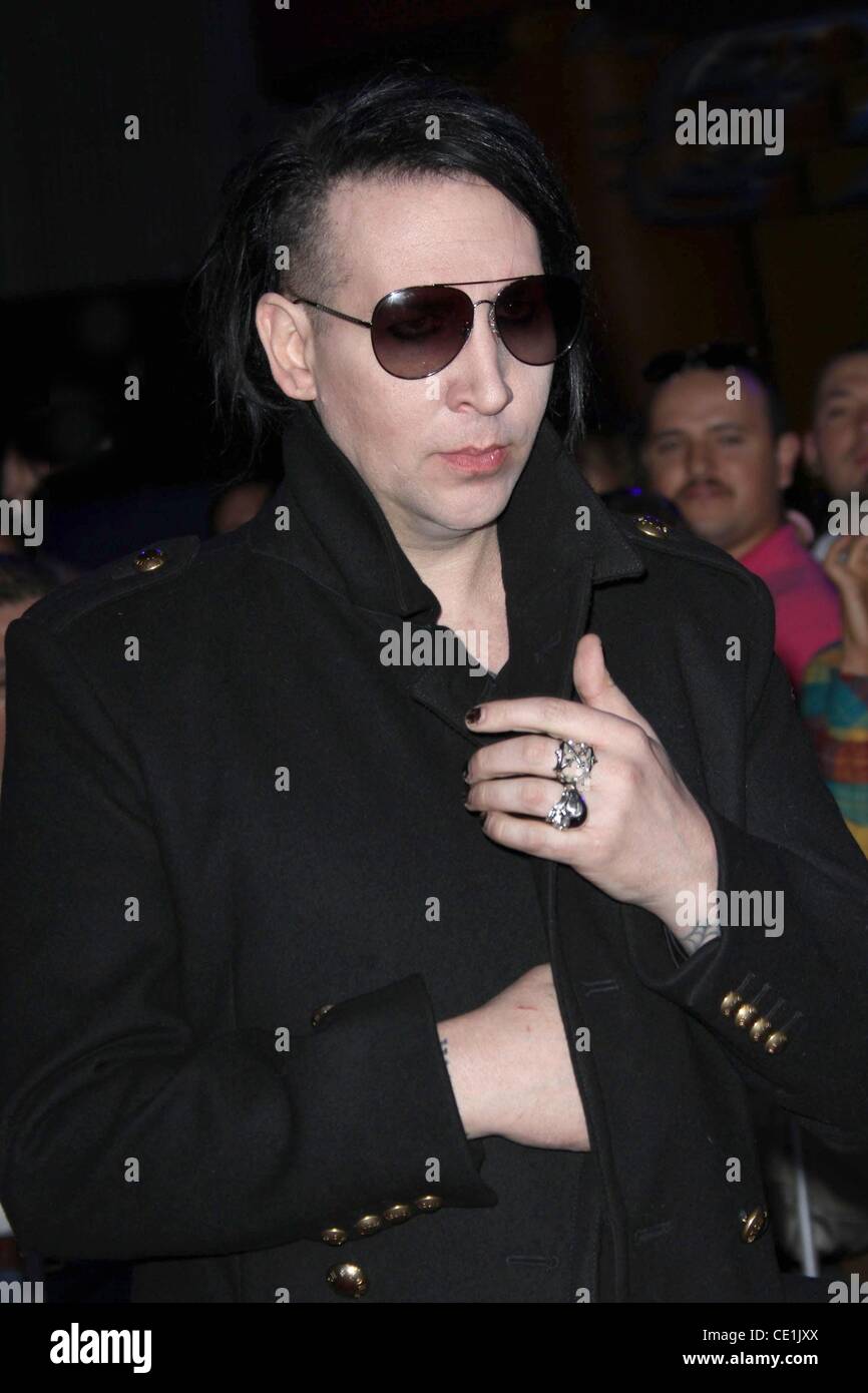 Oct 10, 2011 - Los Angeles, California, Stati Uniti d'America - il cantante Marilyn Manson al 'cosa' Los Angeles Premiere detenute presso gli Universal Studios. (Credito Immagine: © Jeff Frank/ZUMAPRESS.com) Foto Stock