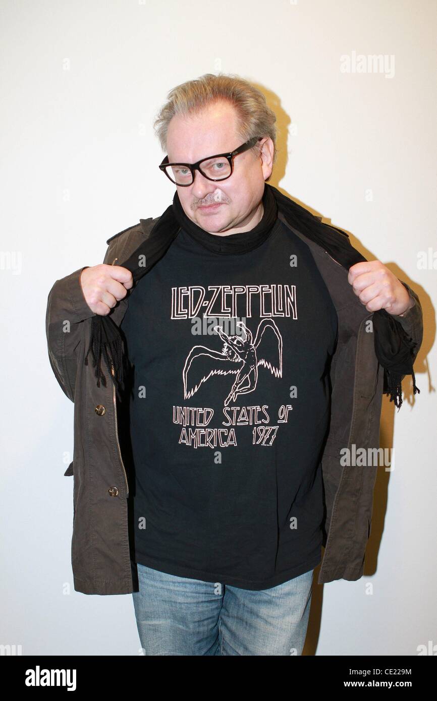 Heinz Rudolf Kunze fermate dalla stazione radio Oldie 95, indossando un Led Zeppelin t-shirt. Amburgo, Germania - 03.02.2011 Foto Stock