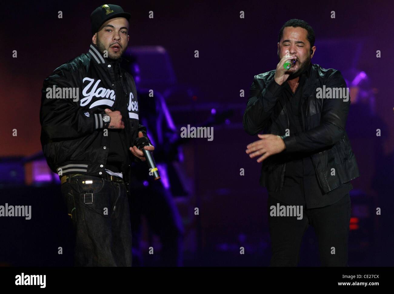 Adel Tawil e Azad performing live al "Wir battuto mehr" evento in arena O2 World. Amburgo, Germania - 13.01.11 Foto Stock