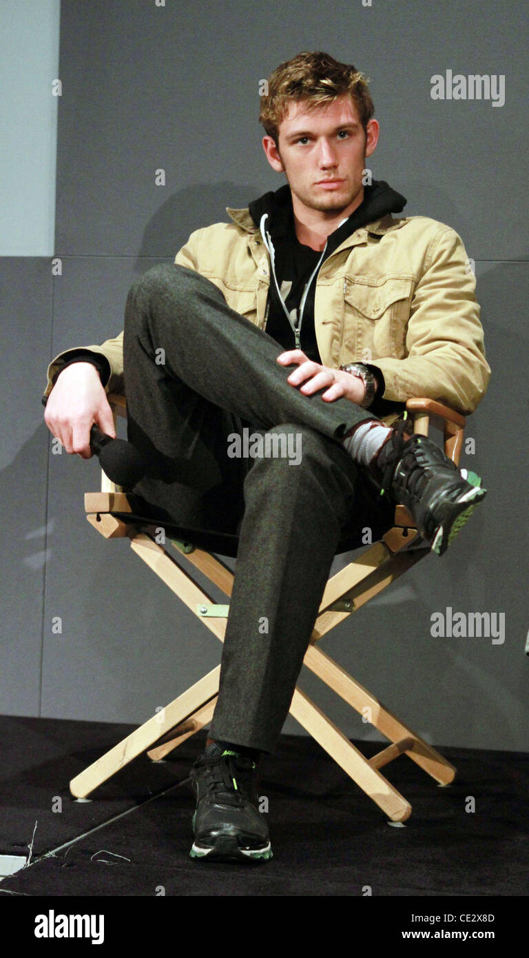 Alex Pettyfer 'Io sono il numero Quattro stelle' visitate il sito Apple store SoHo di New York City, Stati Uniti d'America - 04.02.11 Foto Stock