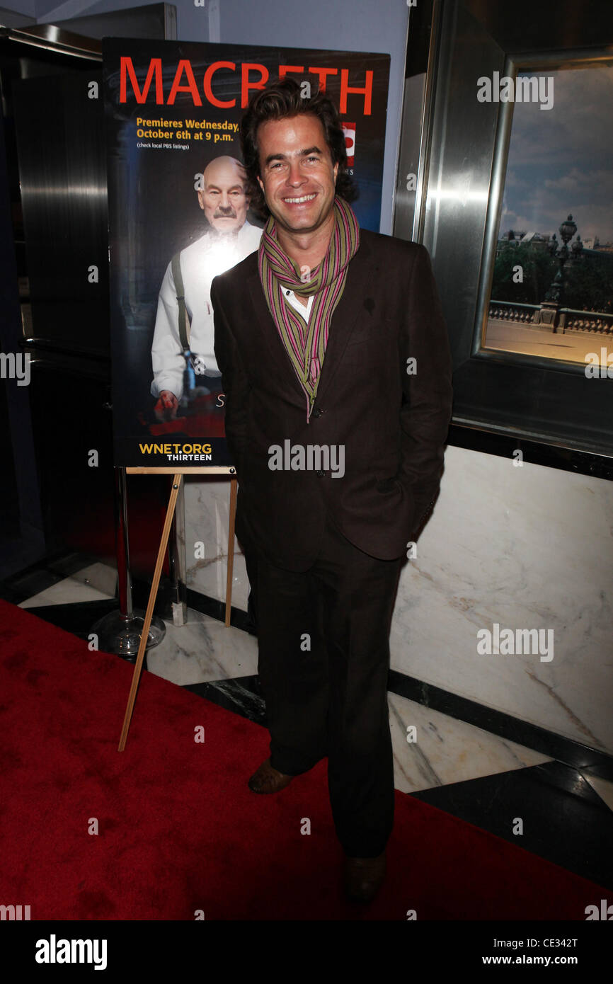 Rupert Goold Premiere mondiale lo screening di 'Macbeth" presso il teatro di Parigi - Gli arrivi di New York City, Stati Uniti d'America - 04.10.10 Foto Stock