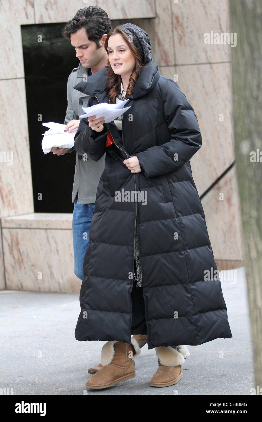 Penn Badgley e Leighton Meester riprese in posizione sul set di "Gossip Girl' di New York City, Stati Uniti d'America - 22.10.10 Foto Stock