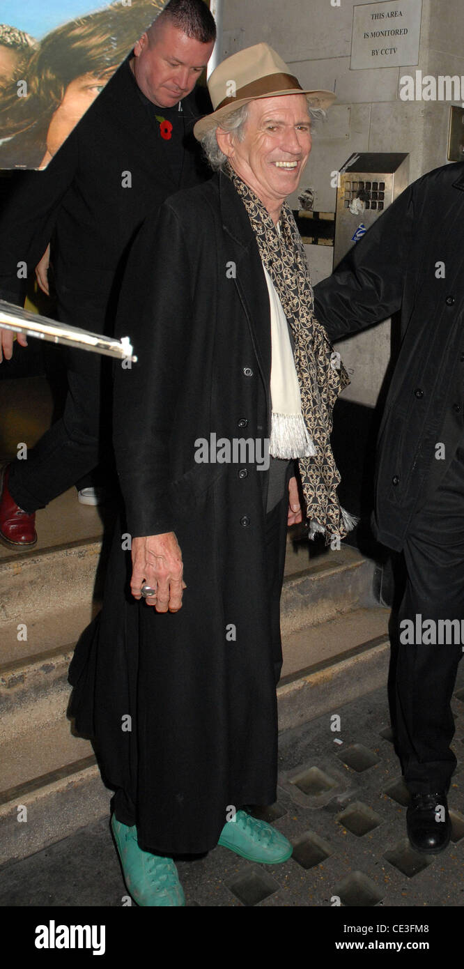 Keith Richards lasciando Waterstone di Piccadilly dopo la firma le copie del suo nuovo autobiografia "vita". Londra, Inghilterra - 03.11.10 Foto Stock