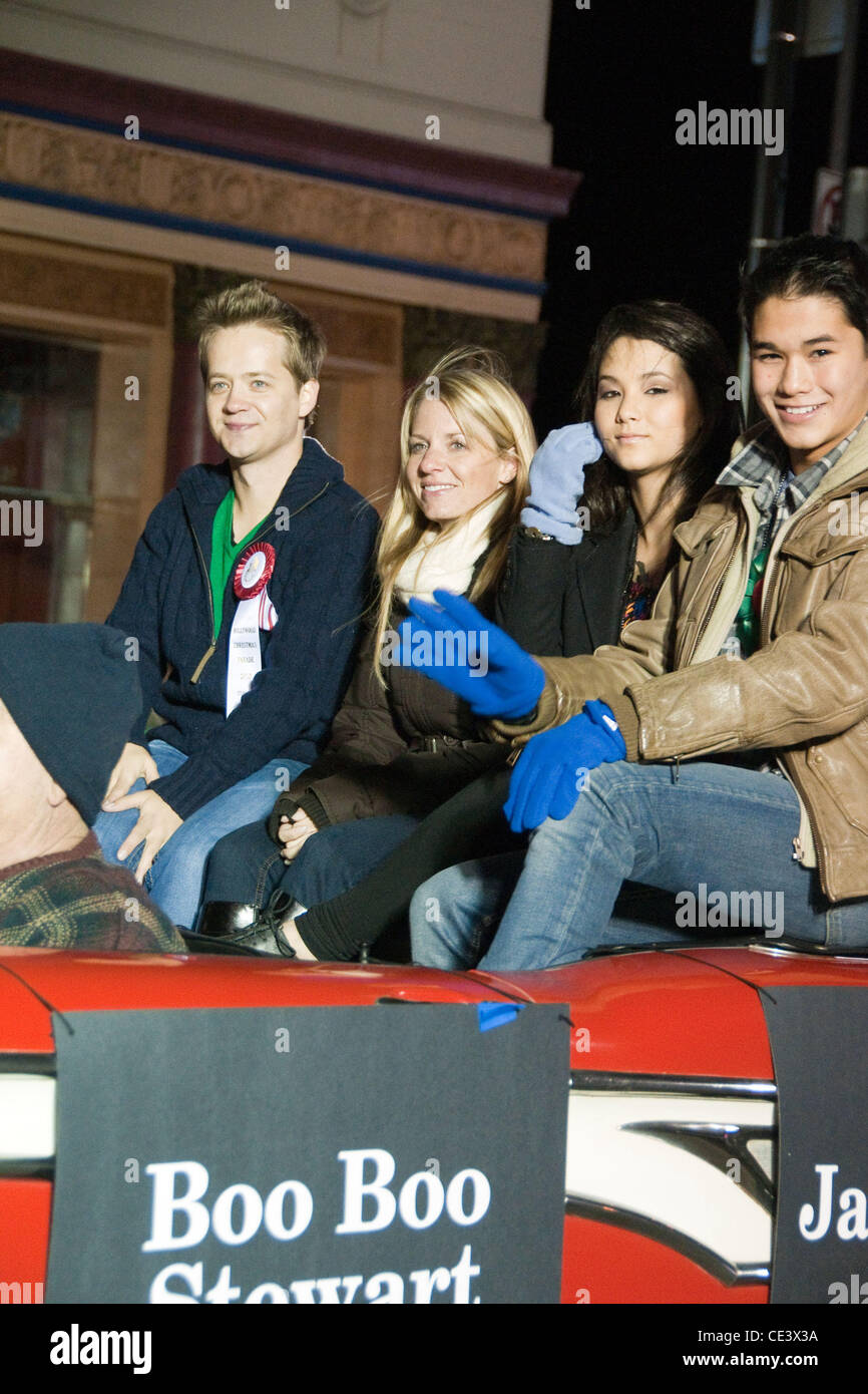 Boo Boo Stewart e Jason Earles 2010 Hollywood parata natalizia di Hollywood California - 28.11.10 Foto Stock