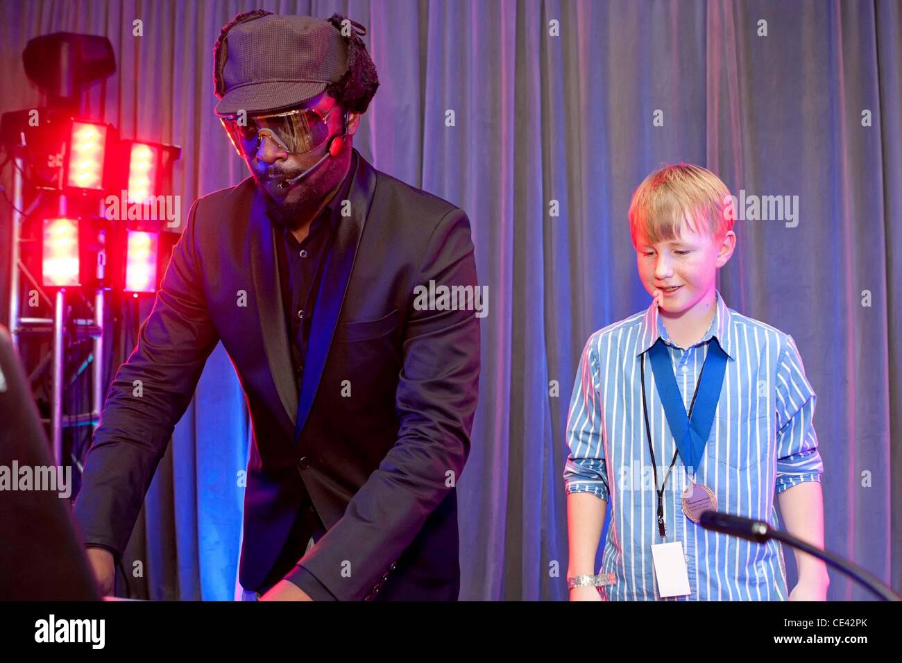 Will.i.am dei Black Eyed Peas e Paddy O'Brien eseguendo un concerto benefico per UCSF Benioff ospedale per bambini, tenutosi a Nob Hill Masonic Auditorium - all'interno di San Francisco, California - 08.12.10 Foto Stock