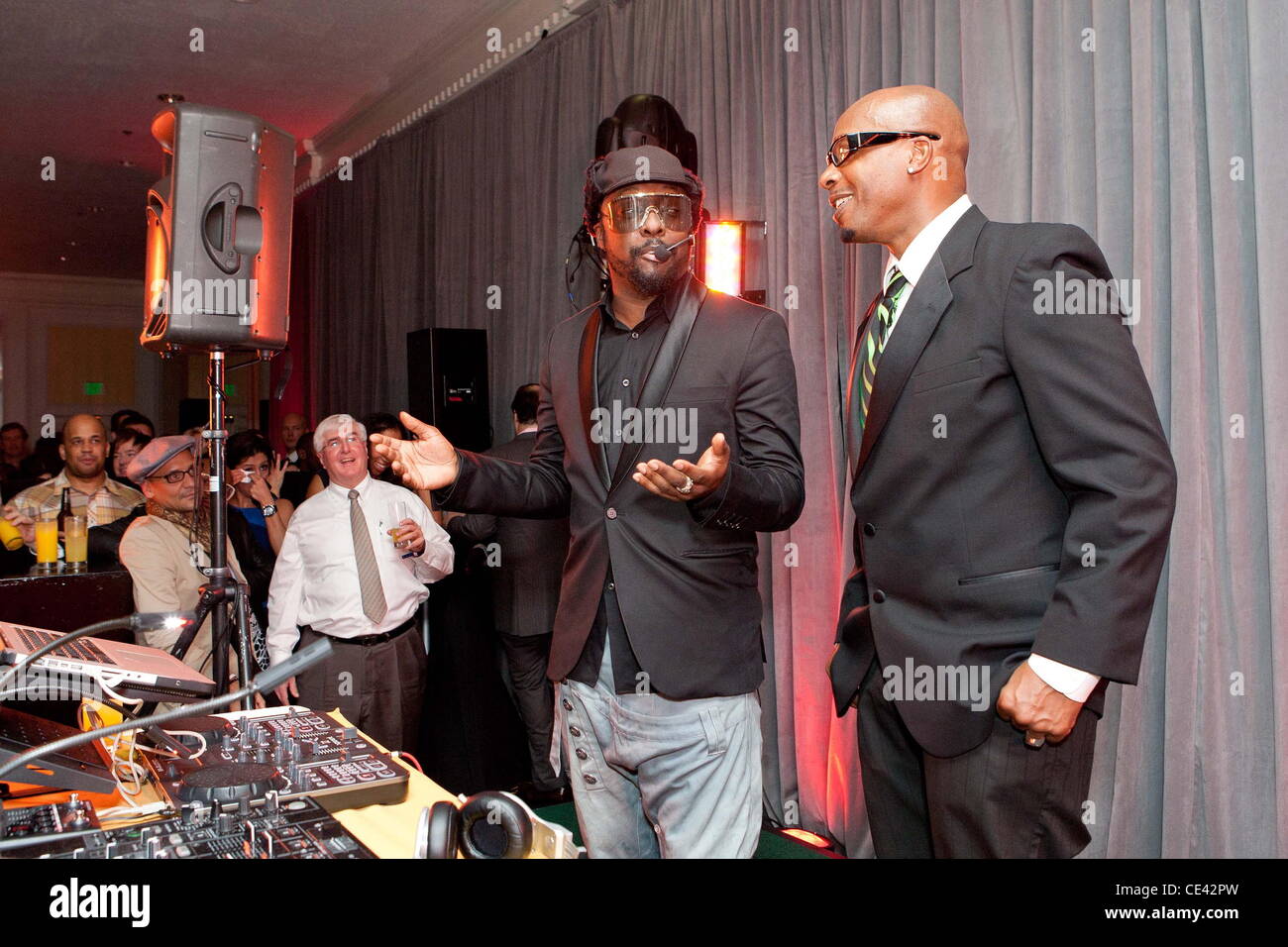 Will.i.am dei Black Eyed Peas e MC Hammer concerto benefico per UCSF Benioff ospedale per bambini, tenutosi a Nob Hill Masonic Auditorium - all'interno di San Francisco, California - 08.12.10 Foto Stock