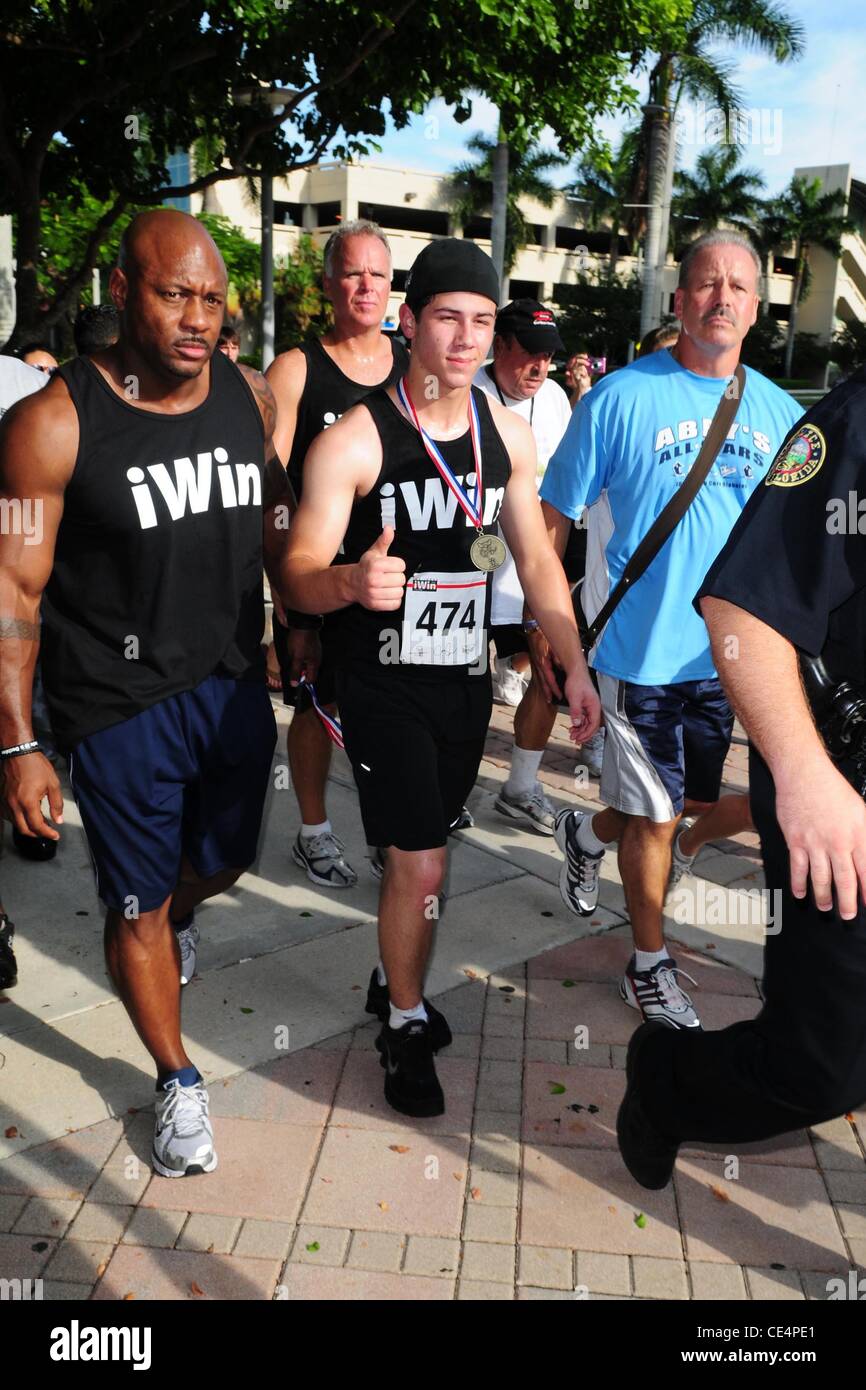 Nick Jonas Joe Jonas iWin 5K Fun Run/a piedi, beneficiando delle Olimpiadi Speciali in Florida per il campus principale della Nova Southeastern University Davie, Florida - 06.09.10 Foto Stock