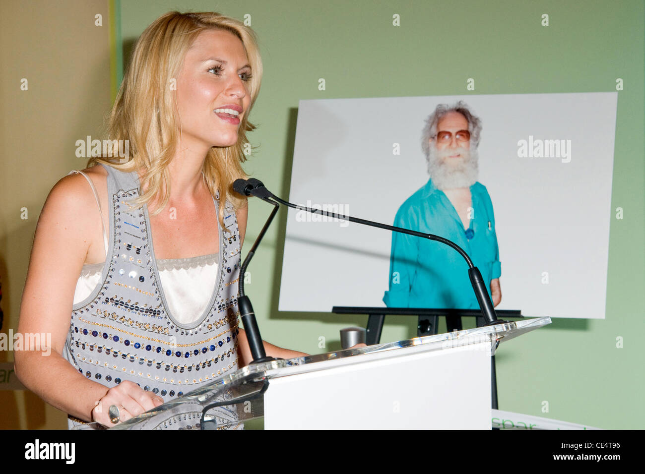 Claire Danes lancia il nuovo "Valspar vernice ad Alta Definizione", all'interno della Vanderbilt Hall presso il Grand Central Terminal di New York City, Stati Uniti d'America - 17.08.10 Foto Stock