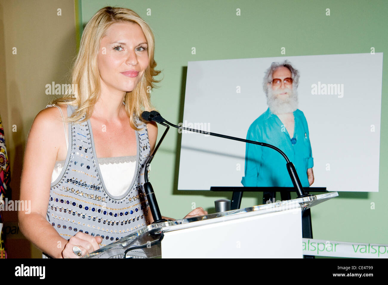 Claire Danes lancia il nuovo "Valspar vernice ad Alta Definizione", all'interno della Vanderbilt Hall presso il Grand Central Terminal di New York City, Stati Uniti d'America - 17.08.10 Foto Stock
