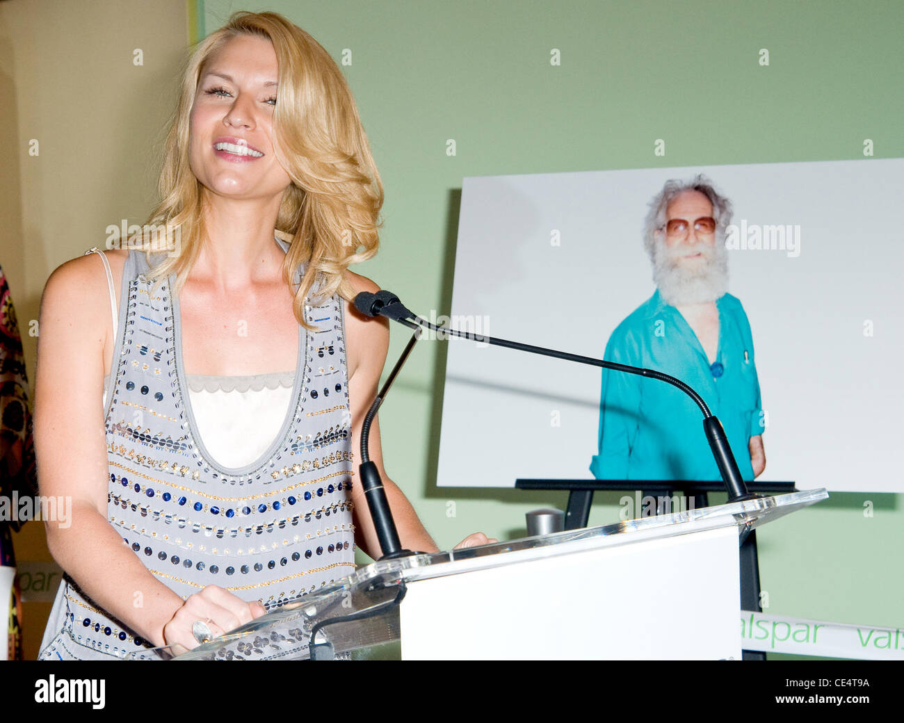 Claire Danes lancia il nuovo "Valspar vernice ad Alta Definizione", all'interno della Vanderbilt Hall presso il Grand Central Terminal di New York City, Stati Uniti d'America - 17.08.10 Foto Stock