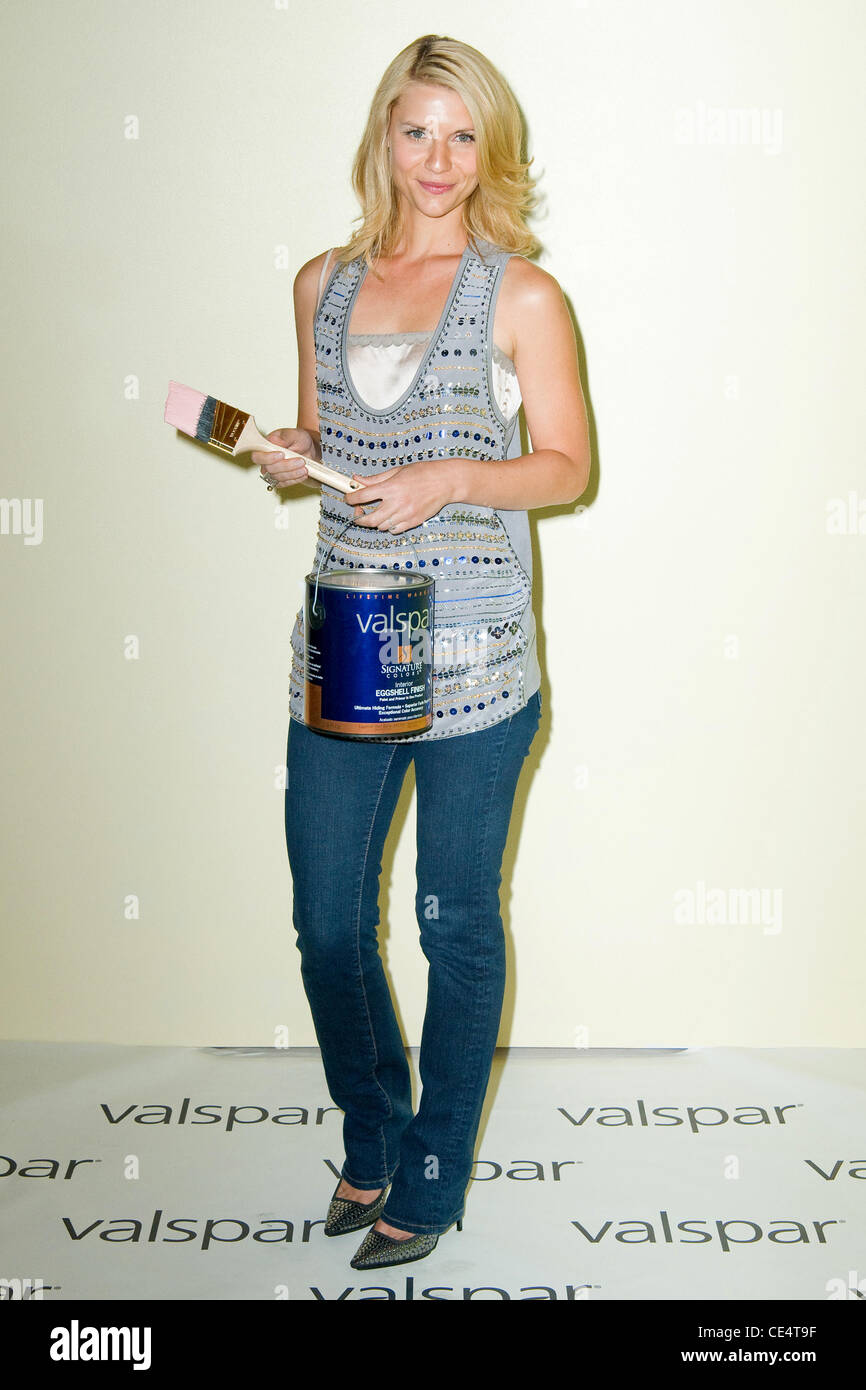 Claire Danes lancia il nuovo "Valspar vernice ad Alta Definizione", all'interno della Vanderbilt Hall presso il Grand Central Terminal di New York City, Stati Uniti d'America - 17.08.10 Foto Stock