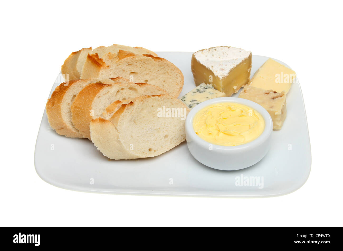 Pane formaggio e burro su una piastra isolata contro bianco Foto Stock