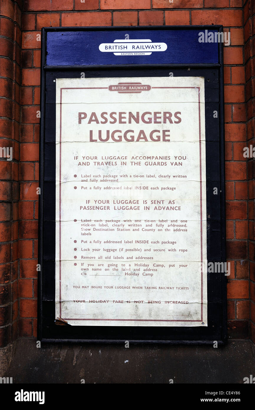 Vecchio British Railways poster regolamenti bagagli England Regno Unito Foto Stock