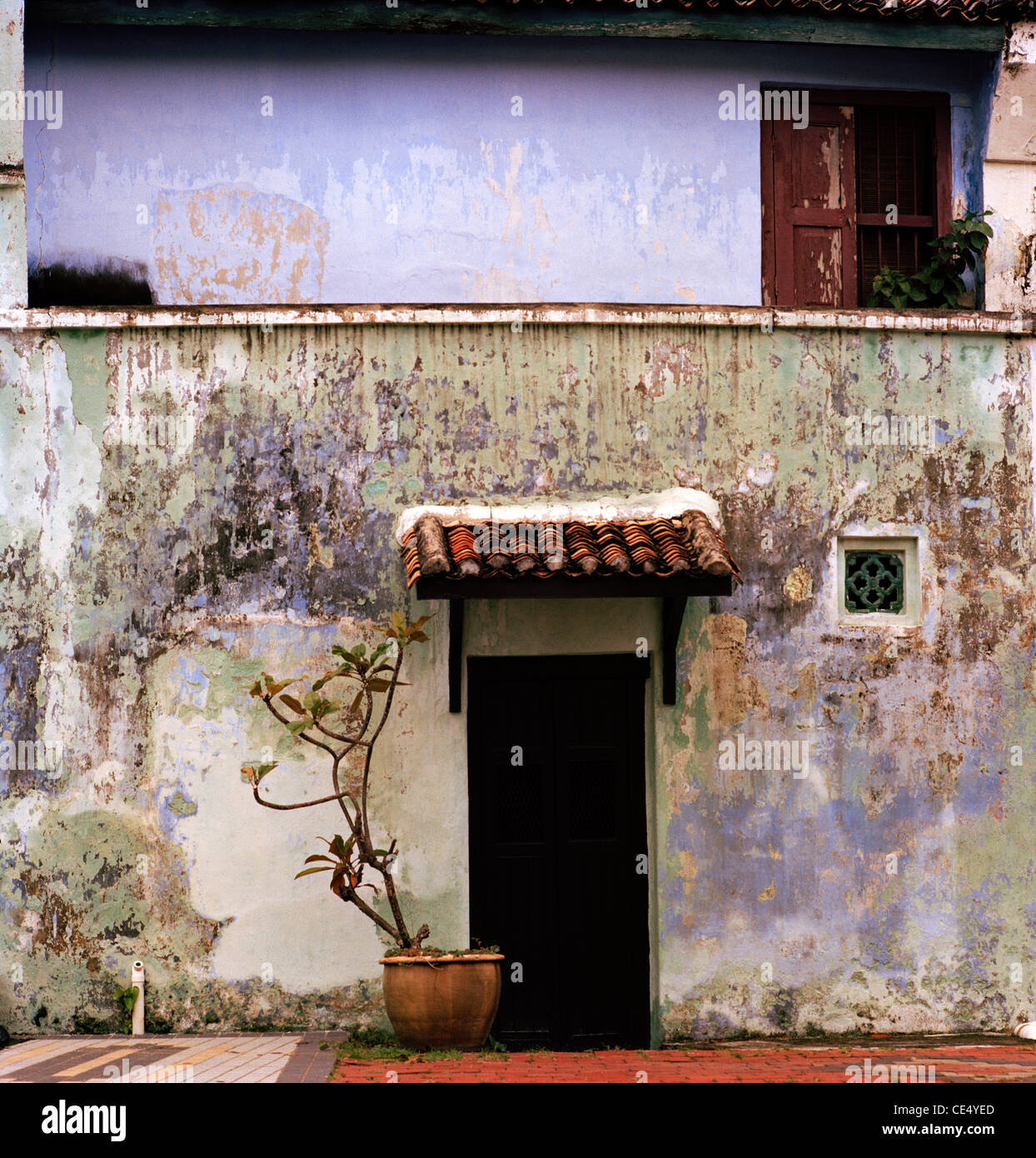 Fotografia di viaggio - Casa porta a Chinatown di George Town in Penang Island in Malesia nel sud-est asiatico in Estremo Oriente. Serena tranquilla serenità Foto Stock