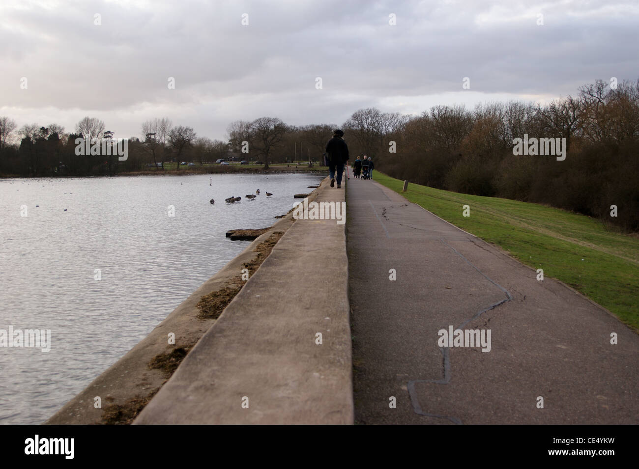 Serbatoio Aldenham dam, Elstree, Hertfordshire, Inghilterra, costruito dai prigionieri francesi della guerra napoleonica, 1795 Foto Stock