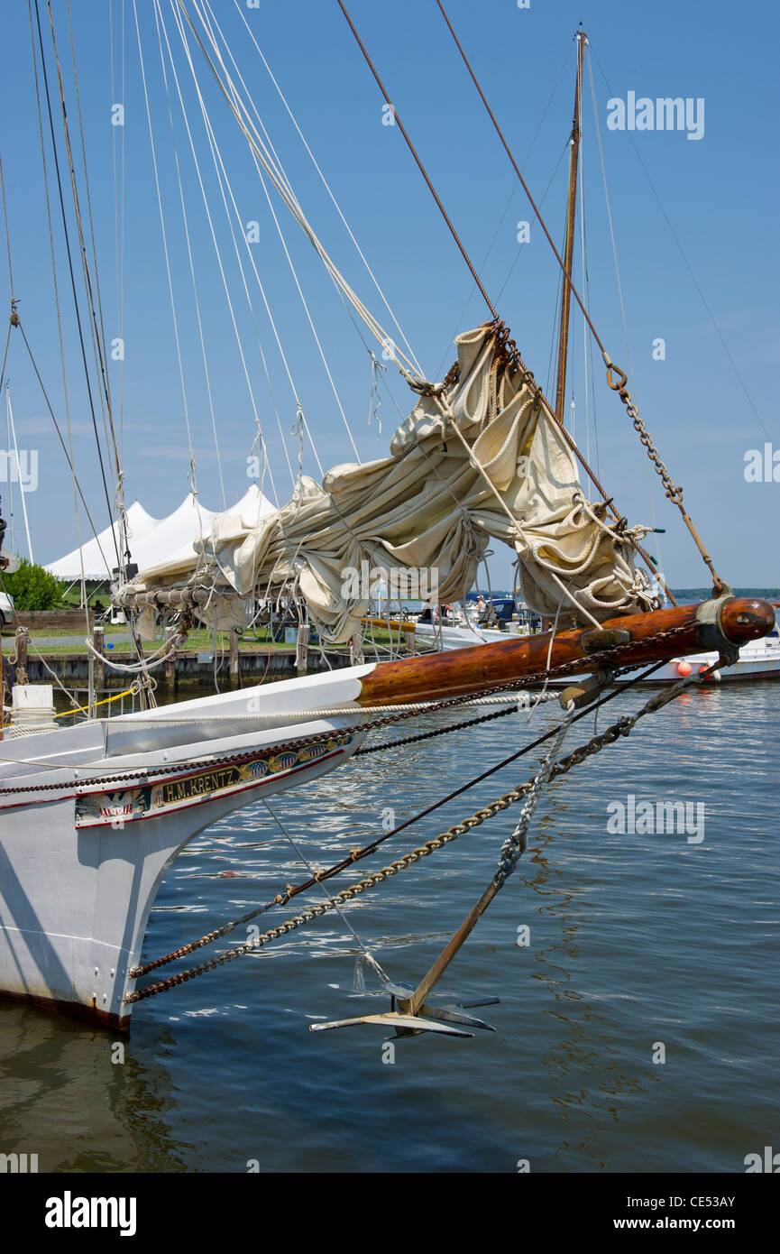 Barca ormeggiata nel St. Michaels MD Foto Stock