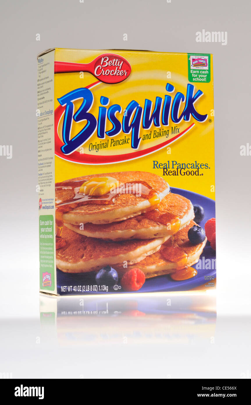 Scatola di Bisquick pancake e mix di cottura su sfondo bianco ritaglio. Stati Uniti d'America Foto Stock