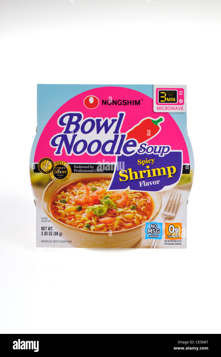 Pacchetto di microonde Nongshim noodle soup su sfondo bianco intaglio USA  Foto stock - Alamy