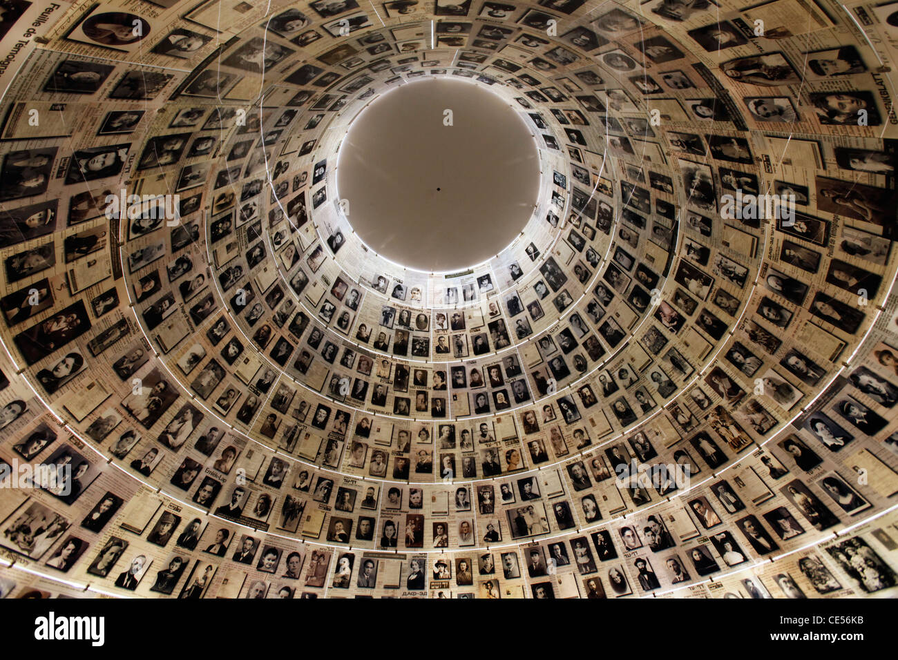 Hall di nomi Popolo ebraico memoriale per ogni ebreo che perirono in Olocausto a Yad Vashem - Museo della Storia di Gerusalemme in Israele Foto Stock