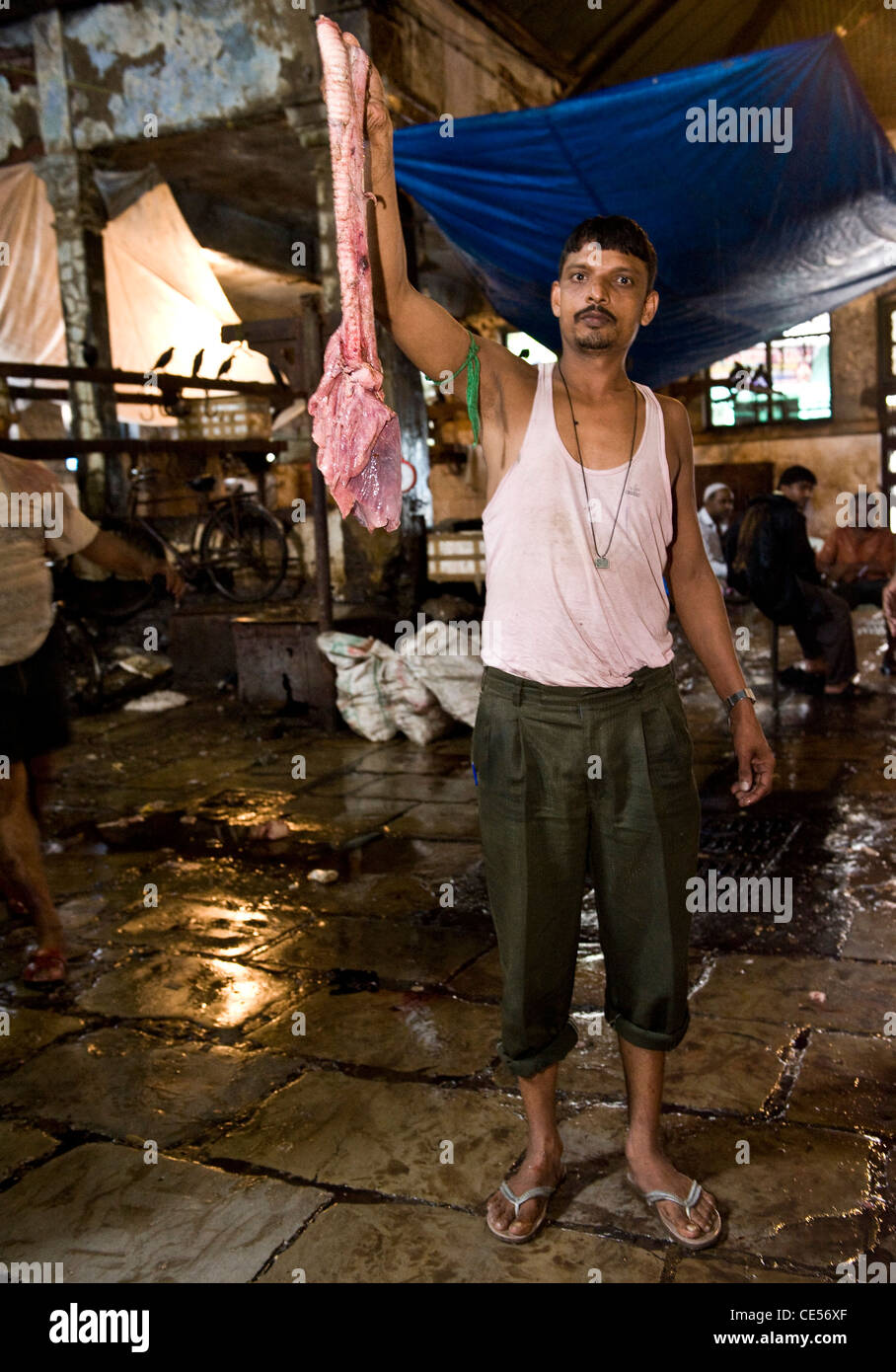 Polmoni e windpipe . Le scene al mercato della carne uno enorme macelleria , Crawford Mkt , Mumbai sud Foto Stock