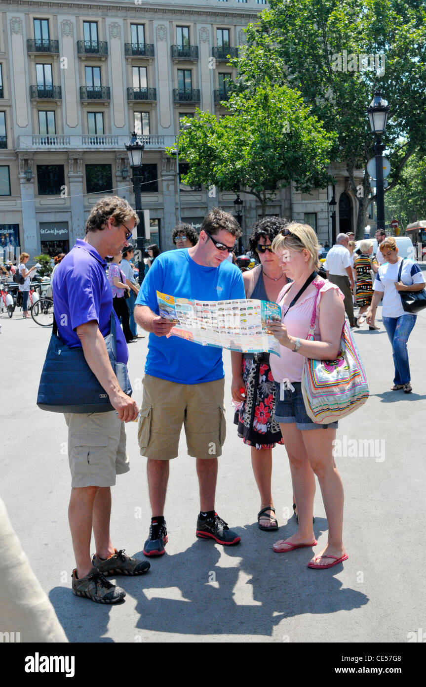 I turisti Studio Mappa Barcelona Spagna Europa Catalogna Foto Stock