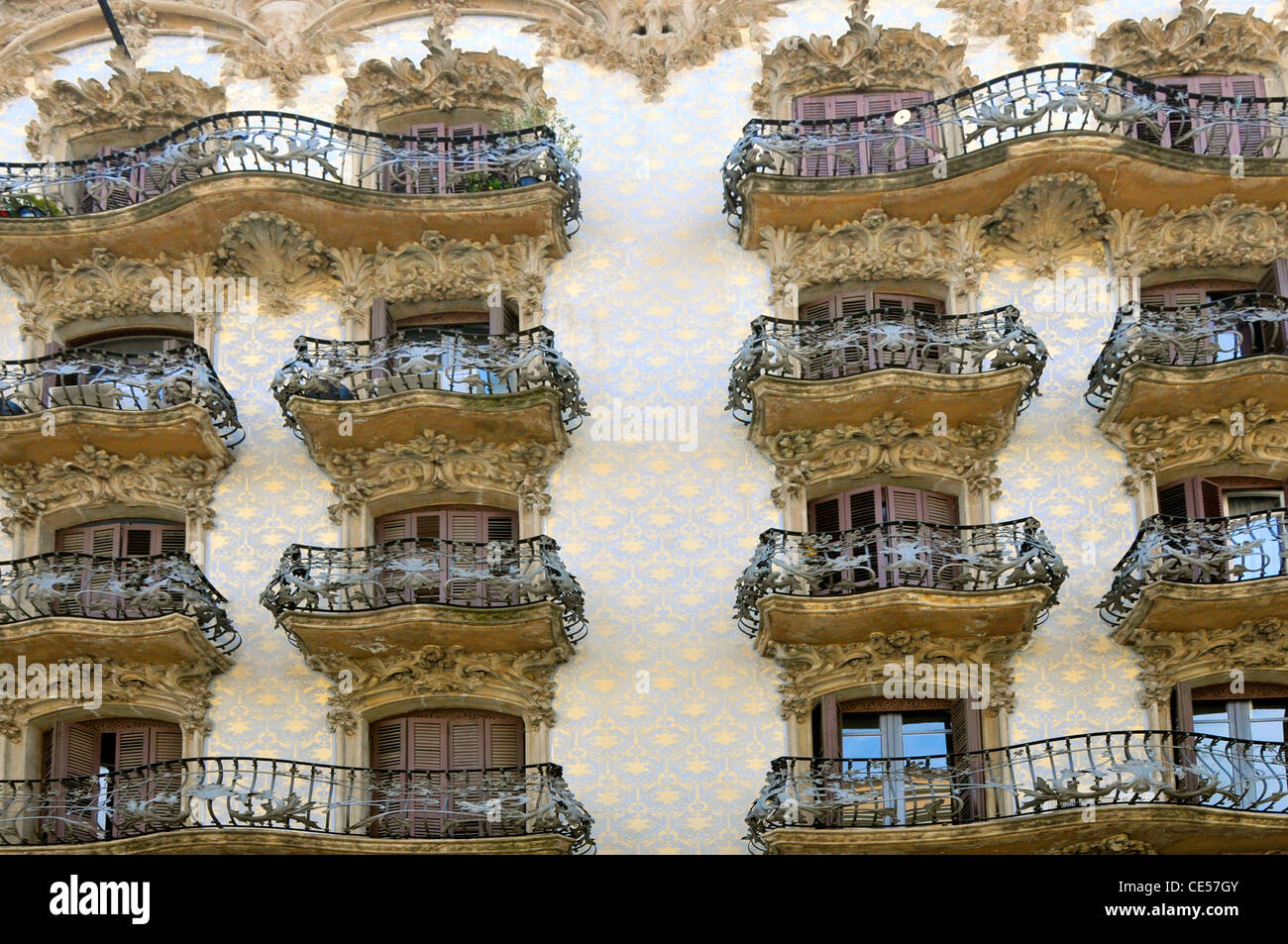 Edificio ornato balcone Barcellona Spagna Europa Catalogna Foto Stock