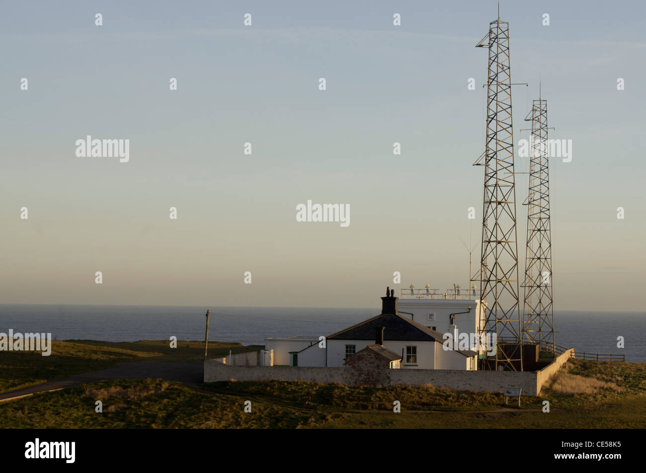 Nebbia stazione di segnale a Flamborough Head Foto Stock