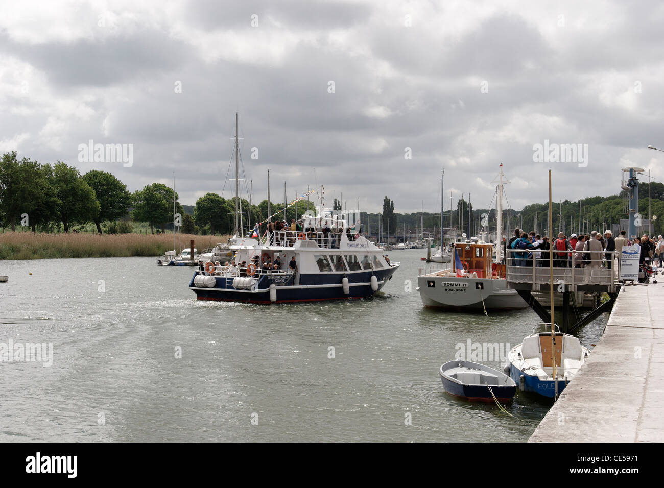 Imbarcazione da diporto in entrata (Bateaux promenade partecipante) Saint-Valery-sur-Somme. Foto Stock