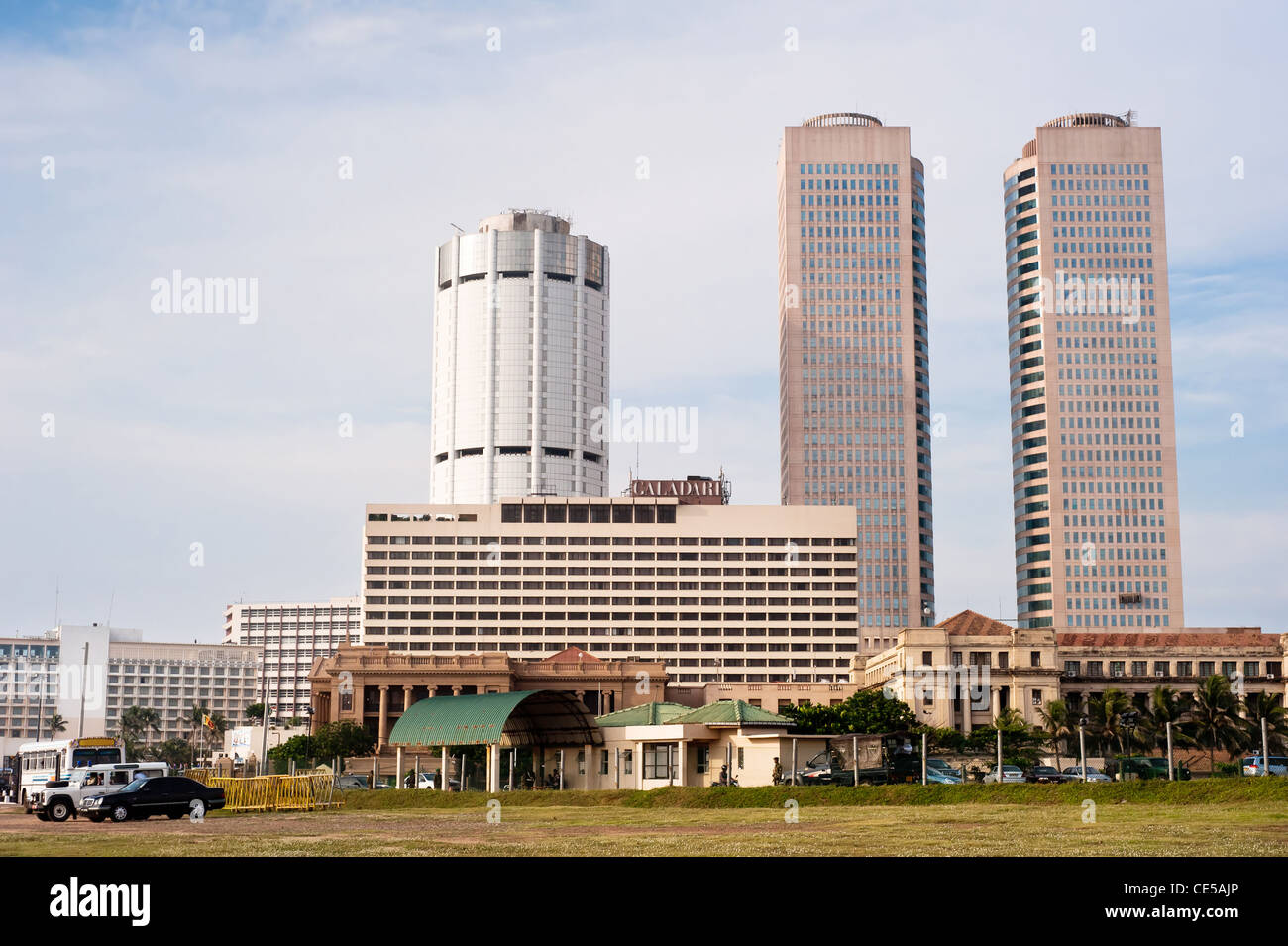 Le torri gemelle del World Trade Center di Colombo nota anche come WTC Colombo o WTCC è il più alto edificio completato. Foto Stock