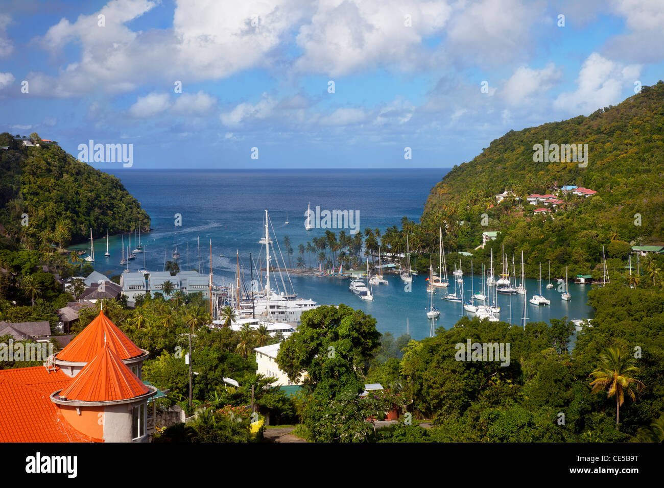 Piccolo porto di Marigot Bay sulla costa ovest di Santa Lucia, West Indies Foto Stock