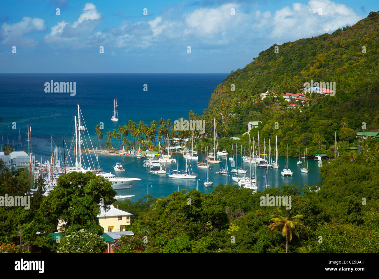 Il piccolo porto di Marigot Bay sulla costa ovest di Santa Lucia, West Indies Foto Stock