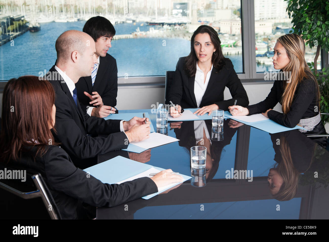 Scambio di idee durante il corso di formazione Foto Stock