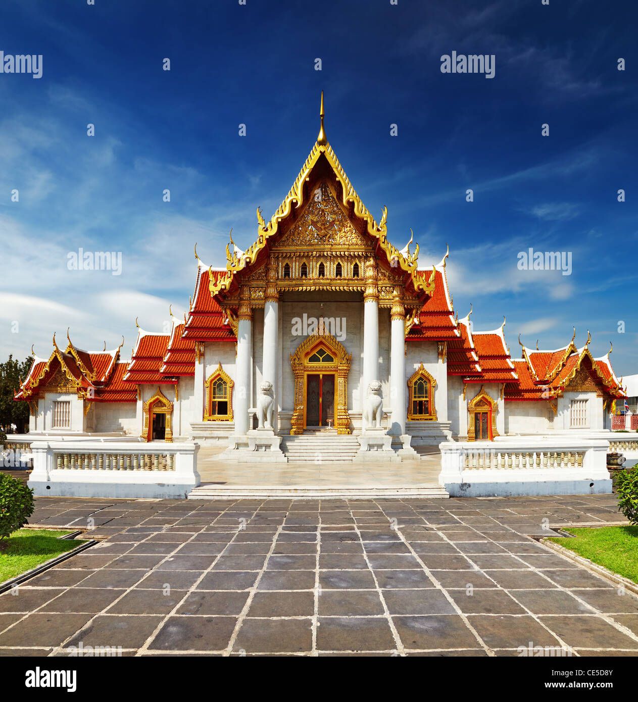 Architettura tradizionale thailandese, Wat Benjamaborphit o tempio in marmo, Bangkok Foto Stock