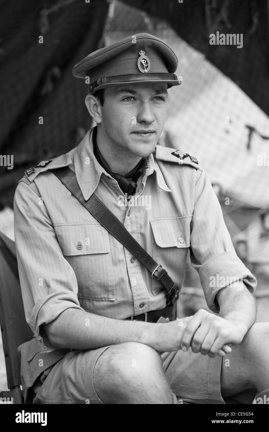 WW2 Re-Enactors - soldato britannico Officer Foto Stock