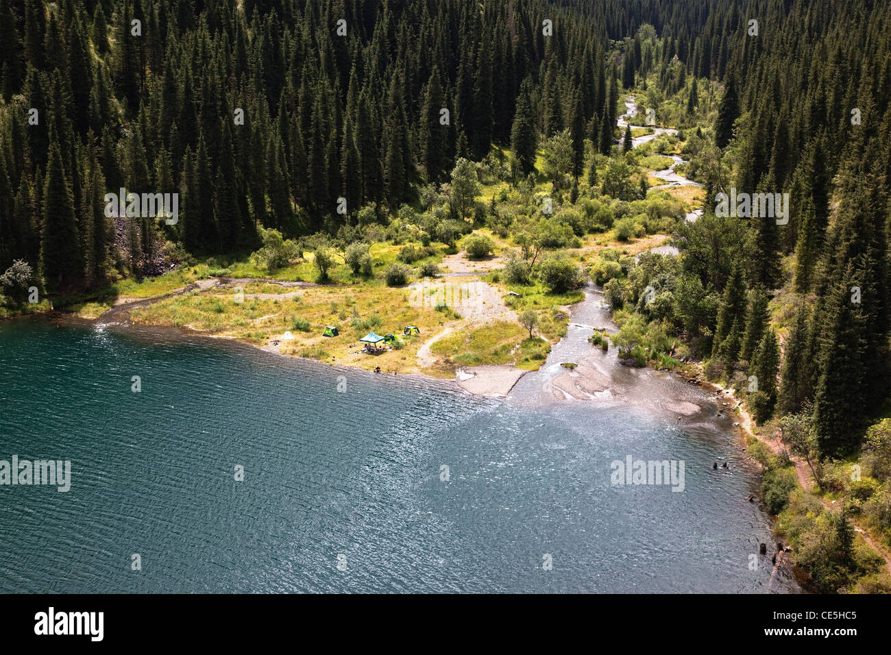 Fiume Kolsay dopo il primo lago del Tian Shan, Kazakistan Foto Stock