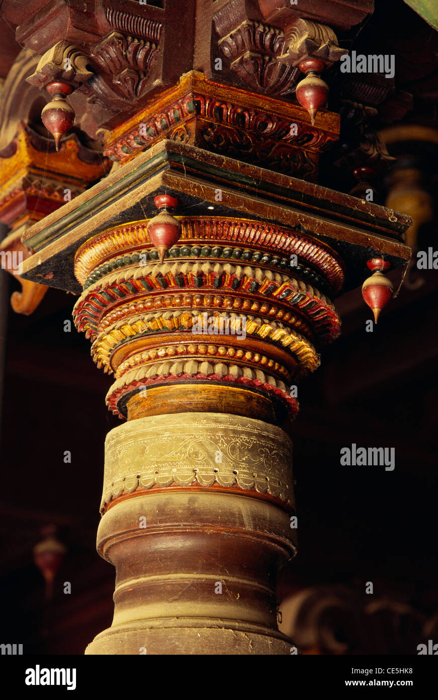 Colonna scolpita nella casa di Nattukottai Chettiar ; Casa di Nagarathar Nattukkottai Chettiars ; Chettinad ; Chettinadu ; Sivaganga ; Tamil Nadu ; India ; Asia Foto Stock