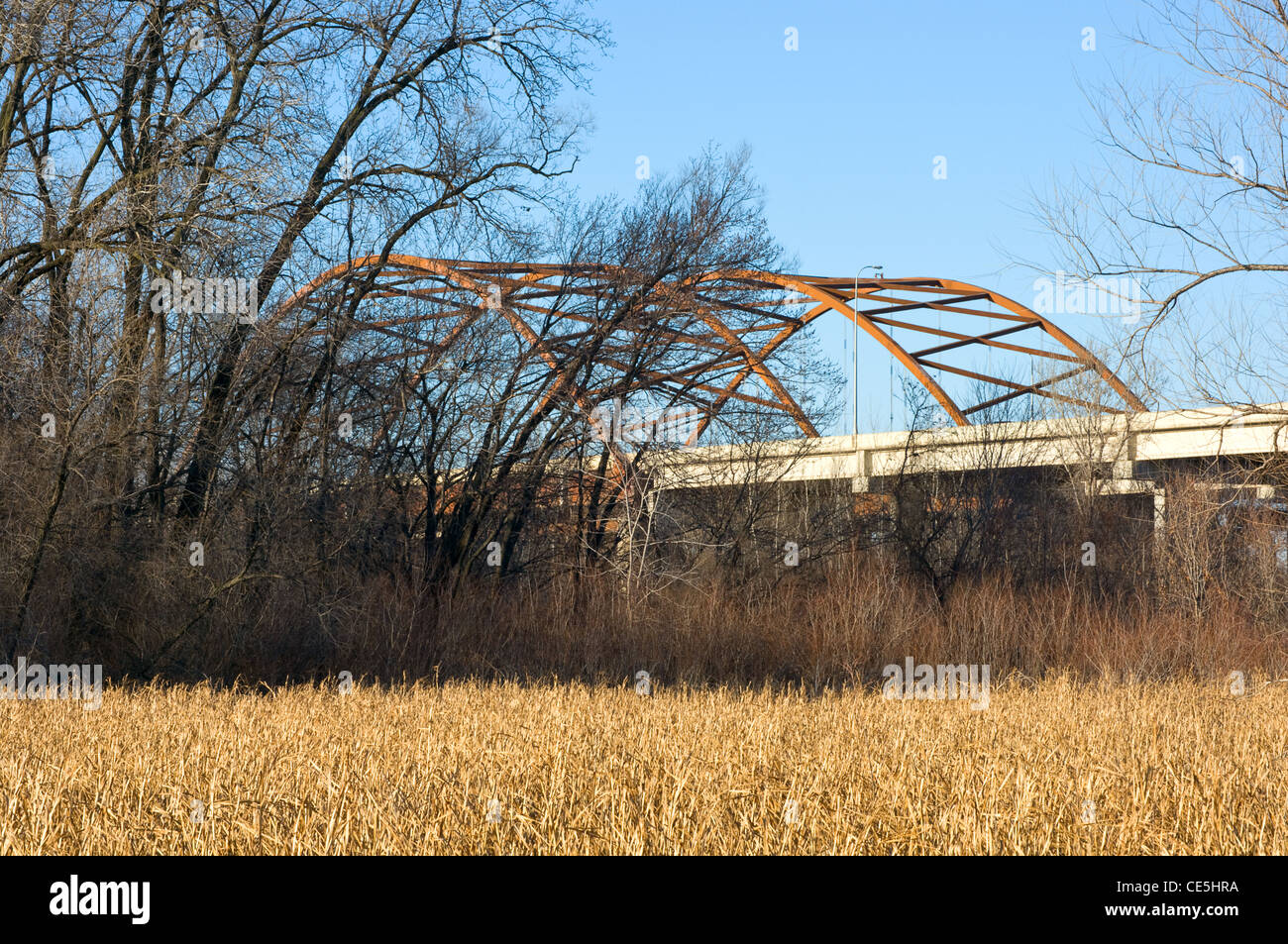 Il Cedar Avenue o autostrada 77 twin deck bridge spanning Minnesota River da cane nero preservare in Eagan, Minnesota Foto Stock