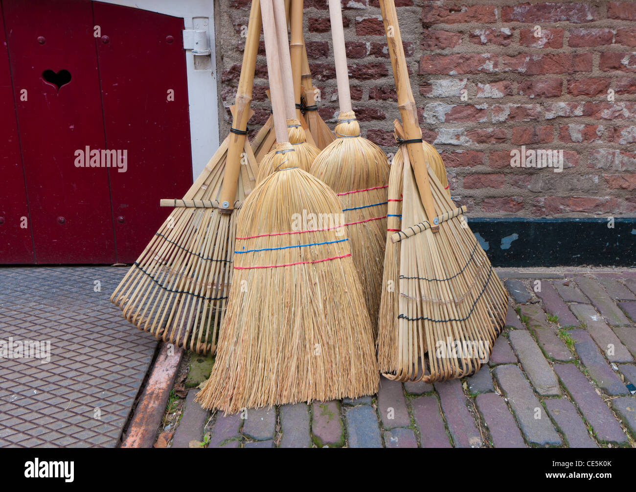 Reed scope per la vendita su un mercato in Deventer, Paesi Bassi Foto Stock