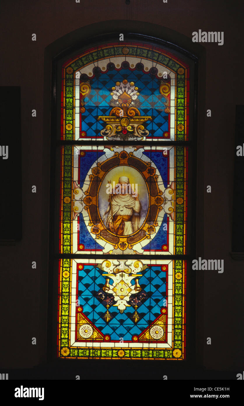Vetrate colorate di Tata Agiary ; Bandra ; Bombay ; Mumbai ; Maharashtra ; India Foto Stock
