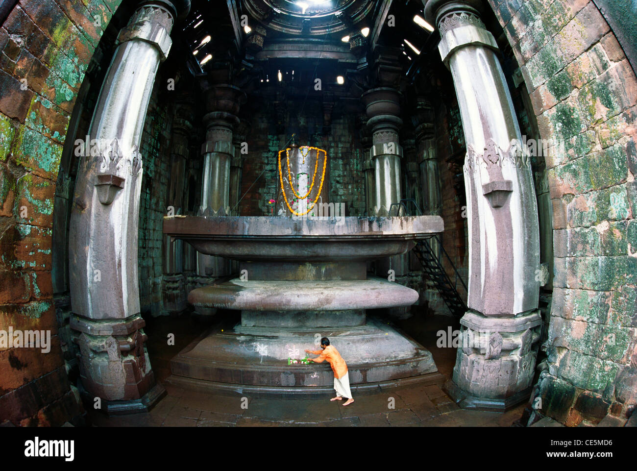 India Shiva Linga Temple Immagini e Fotos Stock - Alamy