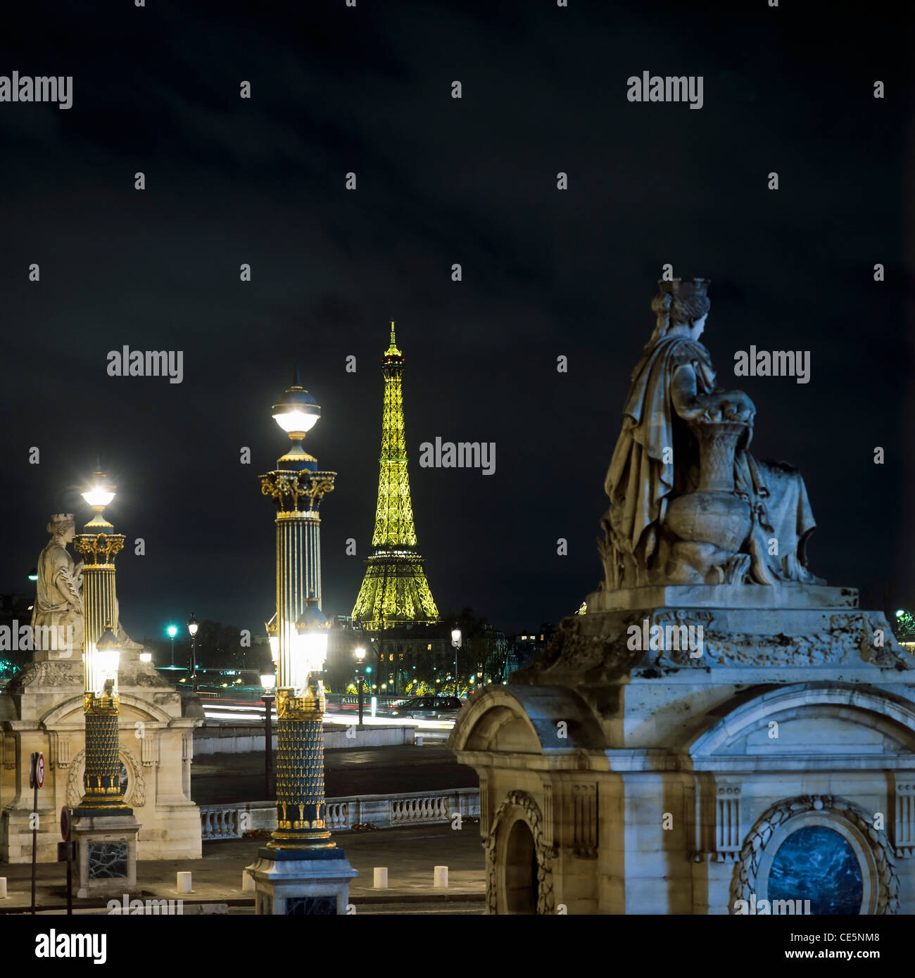 foto tour eiffel di notte