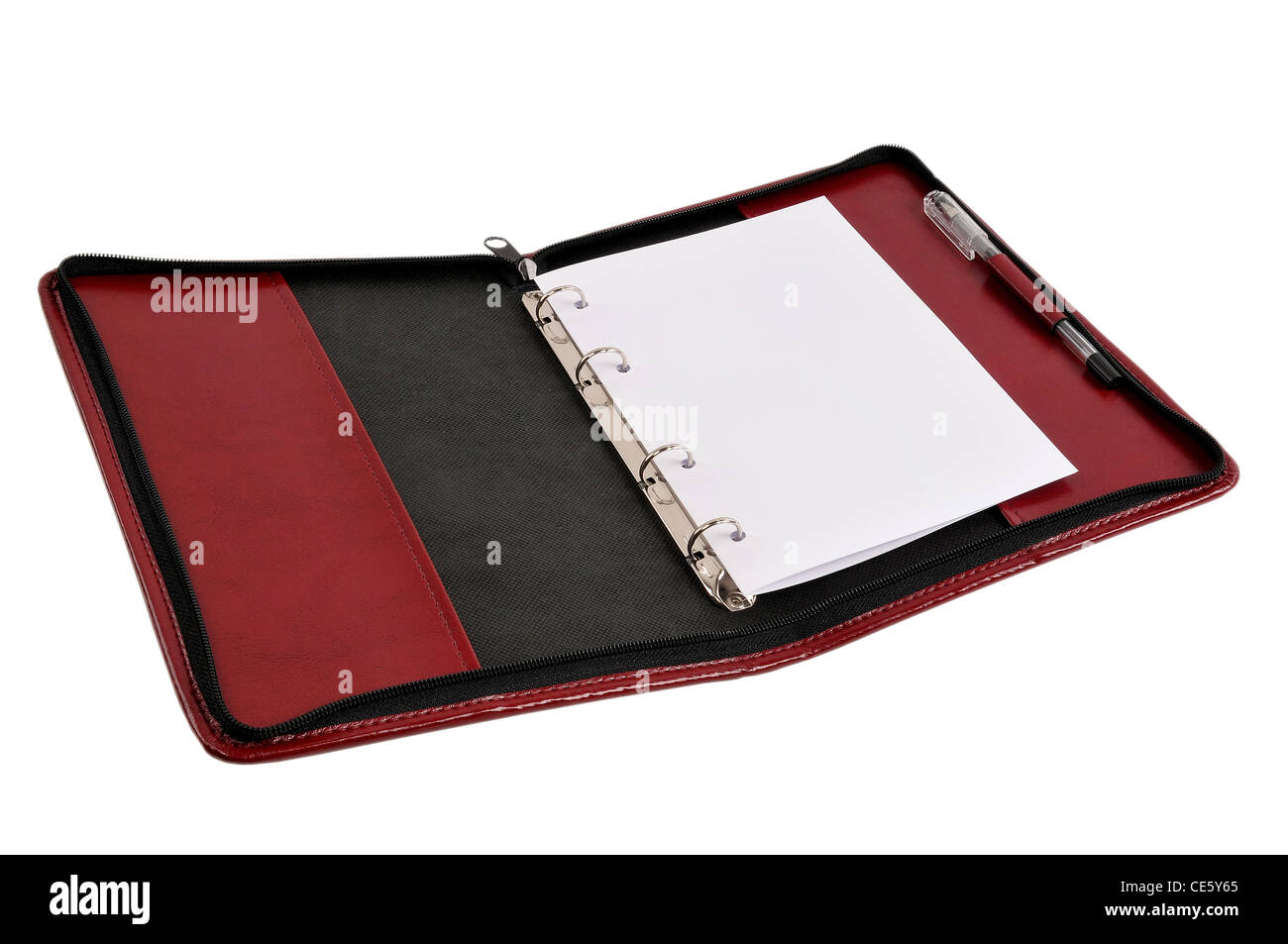 In pelle rossa il coperchio del notebook con spazio copia, isolato su bianco Foto Stock