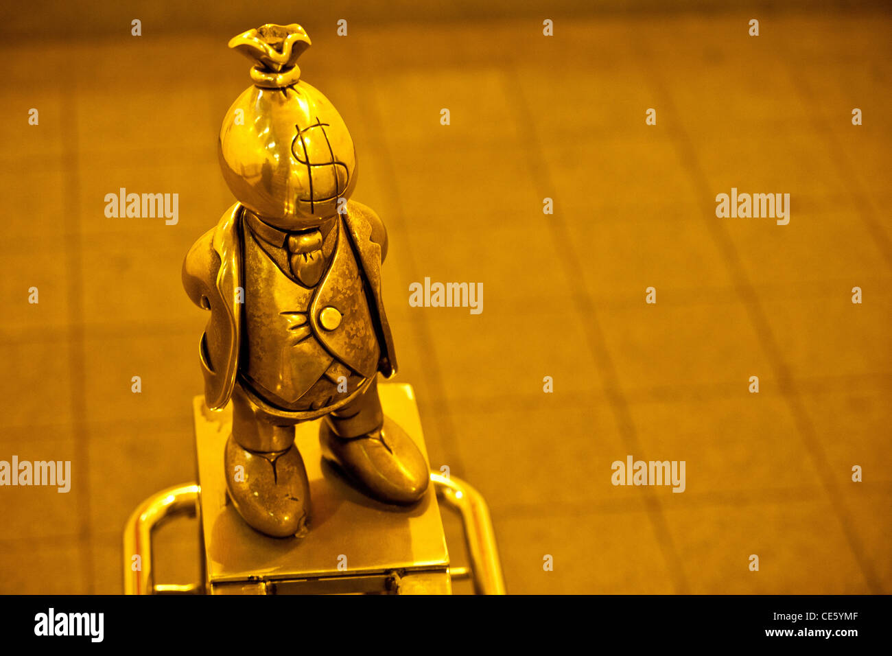 L'installazione dell'artista Tom Otterness chiamato vita metropolitana alla ottava Avenue stazione della metropolitana di New York City Foto Stock