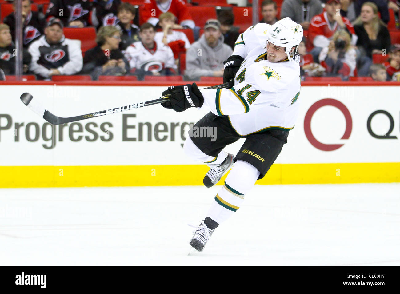 Dallas Star Jamie Benn in un gioco di NHL durante la stagione 2011-2012 A RBC Center di Raleigh, NC Foto Stock