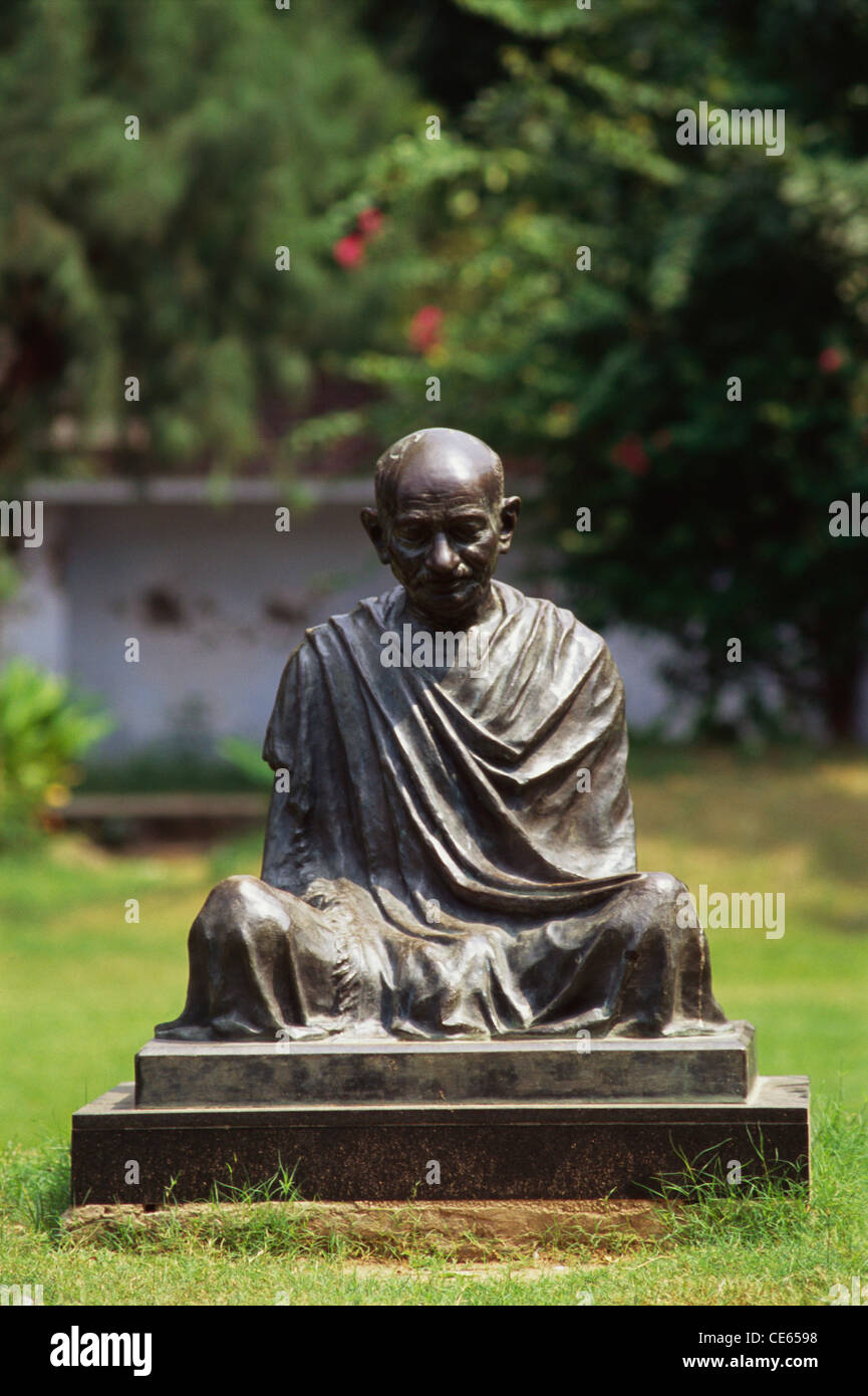 Il Mahatma Gandhi statua di Sabarmati Ashram Ahmedabad Gujarat India Foto Stock